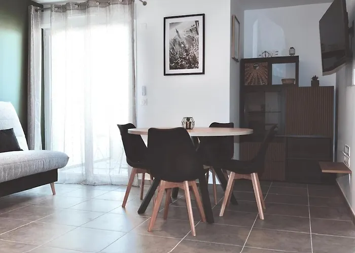 Sejour Confortable A Deux Pas De La Fréjus