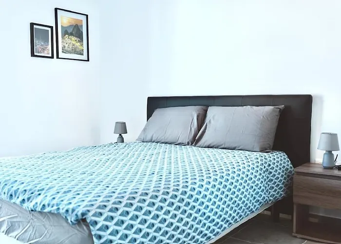 Confortable à Deux Pas De La *